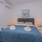 Alexandra *